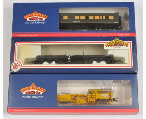 Bachmann Branchline OO Group of Items -&nbsp; 36-165A Plasser &amp; Theurer (Motorized), 34-253 BR Departmental Olive Green a