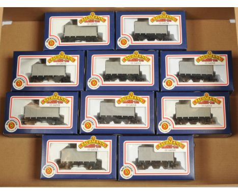Bachmann Branchline OO Undecorated Vans - 4x 33-703 MOGO Van and 6x 33-203 Fruit Van. Conditions: Excellent Plus to Near Mint