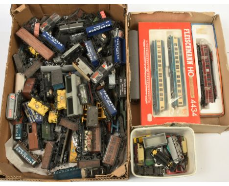 Roco, Fleischmann, Hornby &amp; others. Large mixed group of items. To include Roco DB Maroon 2nd class Overhead Electric Rai