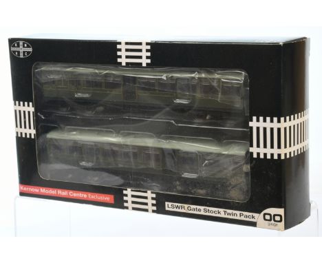 Dapol (Kernow Model Rail Centre) K1001 twin pack of LSWR Gate Stock Coaches. Conditions are Excellent Plus to Near Mint in Go