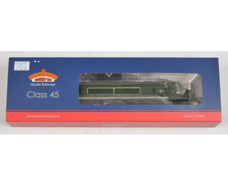 Bachmann Branchline OO 32-681 Class 45 'D108' BR Green with Split Centre Headcode, weathered. Conditions: Generally Excellent