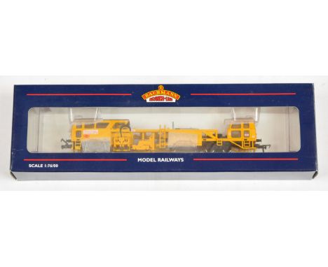 Bachmann Branchline - 36-165 Plasser Tamper Machine (Motorised). Conditions: Excellent Plus to Near Mint in Excellent Box.
