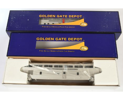 Golden Gate Depot O Gauge. Pair of Santa Fe 2-Rail Coaches. Comprising 2x Step Down No.702 &amp; 705, fitted with interior de