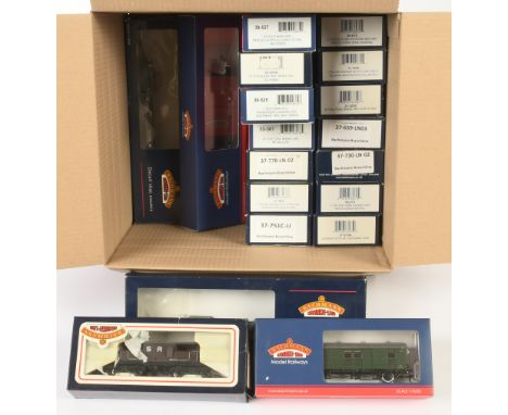 Bachmann mixed group Wagons to include 33-827 25 ton Queen Mary Brake Van, 32-300C 20 ton GWR Toad Brake Van and others (see 