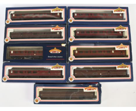 Bachmann group of Coaches to include 34-426 63ft Thompson Composite Brake Coach and others (see photo). Conditions are Excell