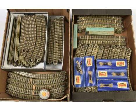 Hornby Dublo 3-Rail track, pointwork & other items. To include many curves, straights, uncoupling rails, manual & electricall