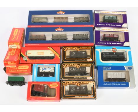 Bachmann, Dapol &amp; Similar mixed group of Wagons to include 37-095A triple pack of 7-plank Wagons (Weathered). Conditions 