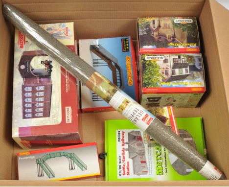 Hornby (China) OO Metcalfe &amp; Lledo Structures - To include R8554 Church Gate, R8501 Raven Cottage, Metcalfe PO333 and Lle
