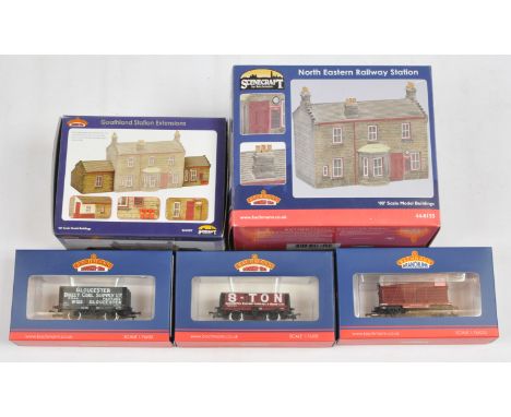 Bachmann OO Branchline Wagons and Scenecraft Buildings - 44-0155 and 44-012Y Goathland Station Buildings. 37-2022K, 37-2019K 