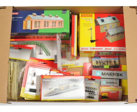 Hornby (China) OO Scenic Accessories - Assorted items Including Telephone boxes, Arnold TT120 Scale engine shed plus other it