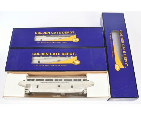 Golden Gate Depot O Gauge. Group of 3x Santa Fe 2 &amp; 3-Rail Coaches. Comprising 2x Step Down 2-Rail No.719 &amp; 720 &amp;