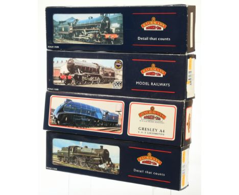 Bachmann Branchline OO Group of Locomotives - 31-951A A4 'Union of South Africa' BR Green complete with Etch works plate and 
