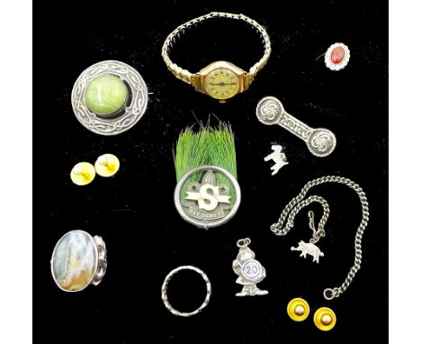 Early 20th century and later 9ct gold and silver jewellery including carnelian ring, two pairs of shirt studs, moss agate rin