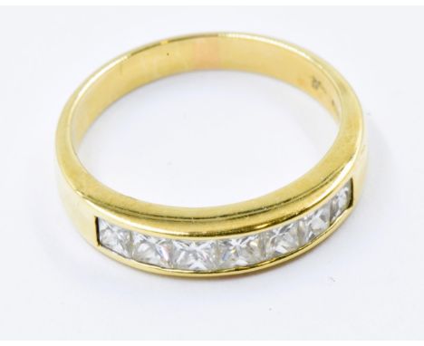 18ct Yellow gold ring set seven princess cut diamonds, 4.1gSize N