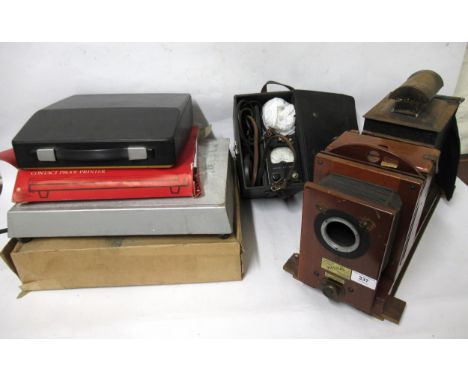 Thornton Pickard Imperial enlarger, together with a Tag Midget meter in a leather case, quantity of photographic accessories 