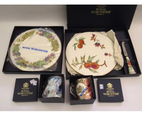 Modern Royal Worcester cake plate and knife in original box, together with a similar cake plate and two mugs, all in original