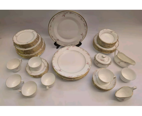 Wedgwood Carisbrooke dinner and part tea service, comprising of eight bowls (15cm), five soup bowls (21cm), jug, sugar basin,
