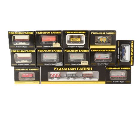 Model Railway - a collection of x12 Graham Farish / Bachmann N gauge model railway trainset locomotive rolling stock wagons. 