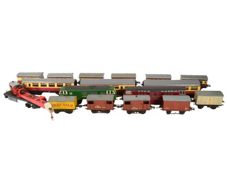 Model Railway - a collection of vintage O gauge model railway trainset locomotives and rolling stock wagons. Largely Hornby t