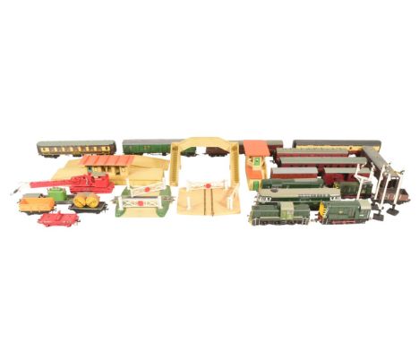 Model Railway - a collection of assorted OO gauge model railway trainset locomotives, rolling stock and other accessories. Lo