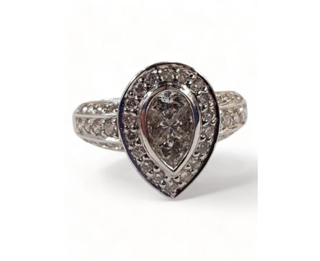 14 CARAT WHITE GOLD &amp; DIAMOND RING WITH CIRCA 1.5 CARAT OF DIAMONDS