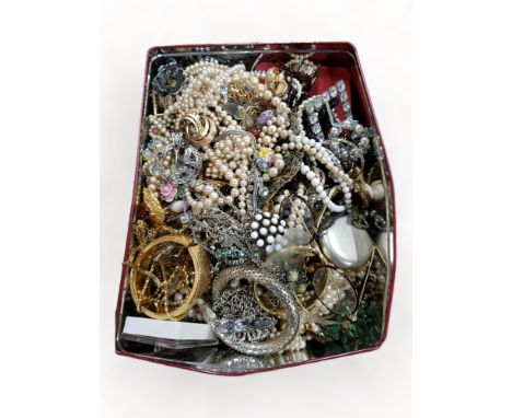 GOOD BOX OF COSTUME JEWELLERY TO INCLUDE VINTAGE SPECTACLES, POCKET WATCH ETC 