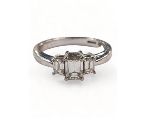 18 CARAT WHITE GOLD AND DIAMOND RING WITH CIRCA 0.75 CARAT OF DIAMONDS