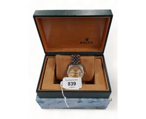 ROLEX OYSTER PERPETUAL DATEJUST SUPERLATIVE CHRONOMETER MODEL 16220 WITH CHAMPAGNE DIAL AND STAINLESS STEEL CASE AND STRAP, S