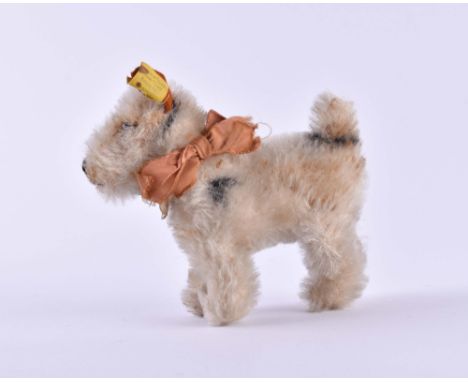 Steiff Hund Foxterrier Foxy 1310,0Original Steiff mit Knopf. H: ca. 10,5 cm stehend, Glasaugen, altersbedingter guter Zustand