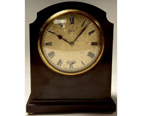 A Smith's bakelite electric calendar mantel clock, 16.5cm high 