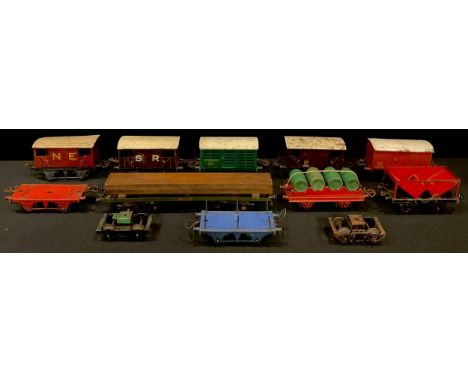 Toys &amp; Juvenalia - a collection of Hornby O Gauge tinplate rolling stock including a Southern 6T milk traffic van; others