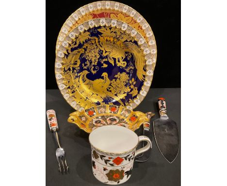 A Royal Crown Derby Imari palette 1128 pattern bon-bon dish, solid gold band; an 1128 cake slice and pistol grip cheese knife