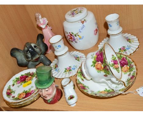 A SMALL GROUP OF CERAMIC ORNAMENTS ETC, to include Royal Albert 'Old Country Roses' teacup/saucer and four trinkets, Coalport