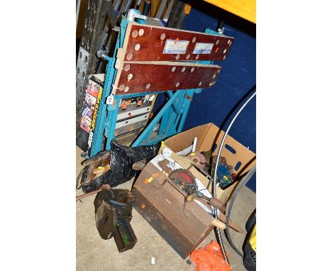 A BLACK AND DECKER JOBBER (in box), a Workmate, a Record No 2 vice, a box of hand tools, a bundle of vintage saws and a toolb