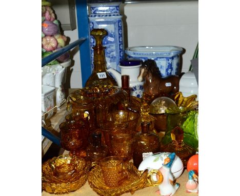 VARIOUS AMBER GLASSWARES AND OTHER CERAMIC AND GLASS ITEMS, to include two Beswick Ducks, Wedgwood trinket, Beswick 'Canterin