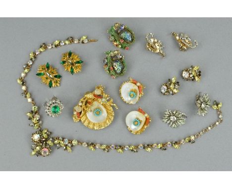 A MIXED PARCEL AND VINTAGE COSTUME JEWELLERY