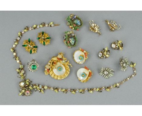 A MIXED PARCEL AND VINTAGE COSTUME JEWELLERY