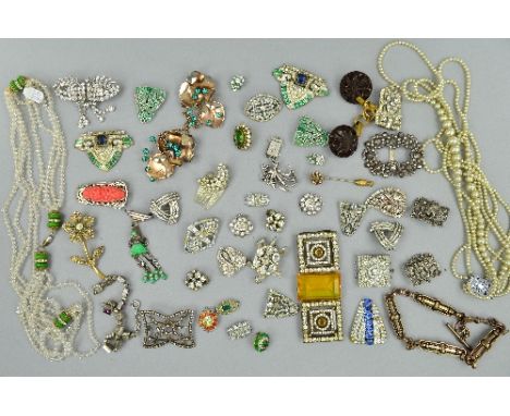 A BAG OF MIXED VINTAGE COSTUME JEWELLERY, etc