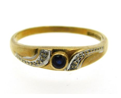 A 9ct gold ring set with sapphire &amp; diamond, 2g, size R