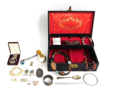 A quantity of costume jewellery including a silver ring, Norwegian silver cameo earrings, an atomiser, a jewellery box &amp; 