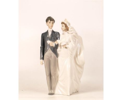 Large Nao figurine of bride and groom. Height 30.5cm 