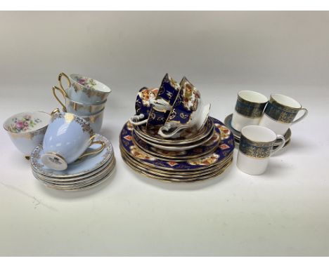 Royal Albert Heirloom pattern part teaset (13), Royal Albert bone China tea set ( 6 saucers, 5 cups), Royal Doulton Earlswood