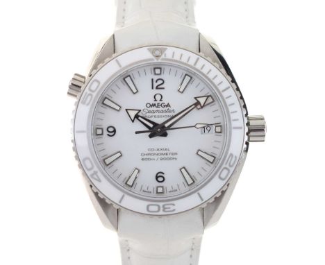 Omega - Gentleman's Seamaster Professional Planet Ocean co-axal chronometer wristwatch, ref.232.3242.2104.001 having a white 