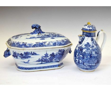 Late 18th century Chinese export blue and white porcelain tureen and cover, Qianlong, (1736-1795) of canted rectangular foote