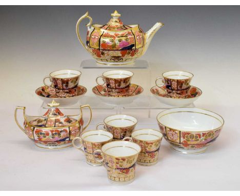 Chamberlain Worcester part tea and coffee service, painted and gilded in the Imari pattern, number 240, comprising teapot, ov