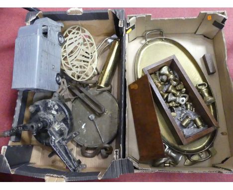 A collection of metalware, to include bell weights, a brass trivet and a Salter's spring balance