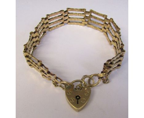 9ct gold gate bracelet with 9ct gold loveheart lock weight 10.3 g