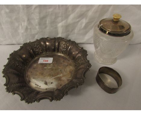 Silver bowl with deep gadrooned rim with alternate panels embossed with flowers, marks for Sheffield, 1903, maker's stamp Mar