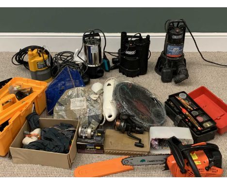 TOOL/FISHING/BOXED ELECTRICAL PUMP GROUP to include two Draper submersible pumps, model nos SWP320ADW and SWP195IFS, Mug Flig