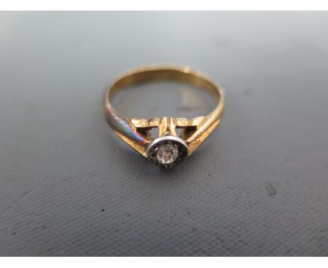 An 18ct yellow gold and diamond solitaire ring size P - approx weight 4 grams - shank is slightly discoloured, some usage wea